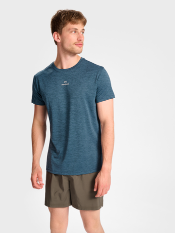 nwlPACE MELANGE TEE, MIDNIGHT NAVY MELANGE, model