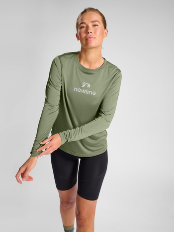 nwlBEAT LS TEE WOMAN, DEEP LICHEN GREEN, model