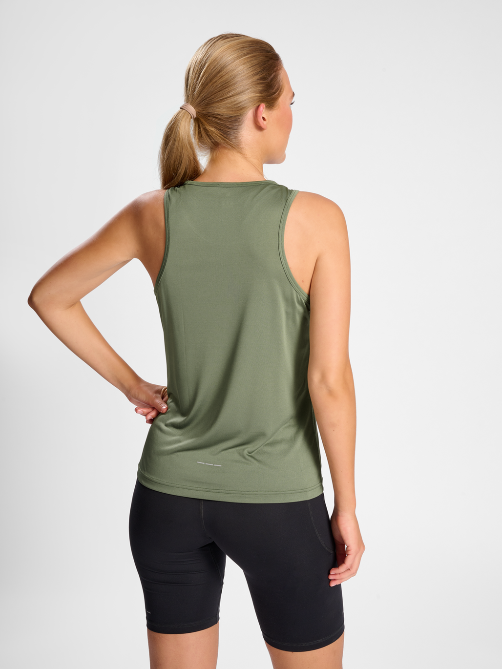 nwlBEAT SINGLET WOMAN, 6754, model