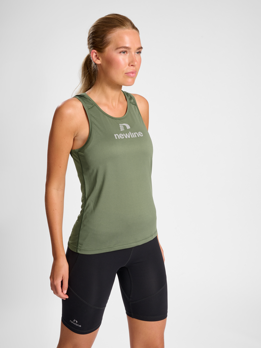 nwlBEAT SINGLET WOMAN, DEEP LICHEN GREEN, model