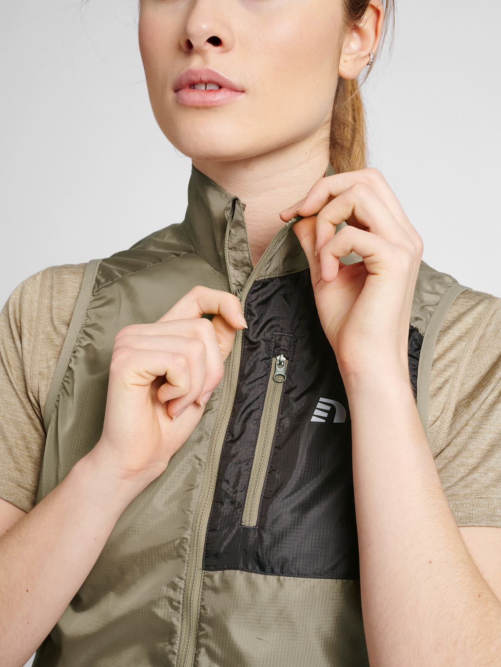 WOMEN PACKABLE TECH GILET, WINTER TWIG, model