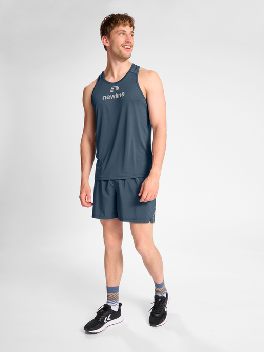 nwlBEAT SINGLET, MIDNIGHT NAVY, model
