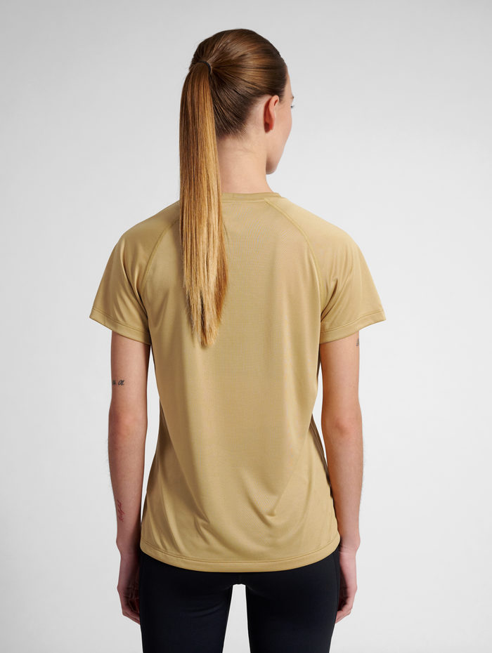 nwlBEAT W T-SHIRT, ANTELOPE, model