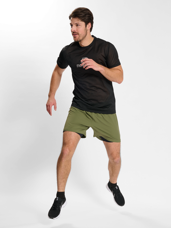 nwlHENDERSON T-SHIRT S/S MEN, BLACK, model