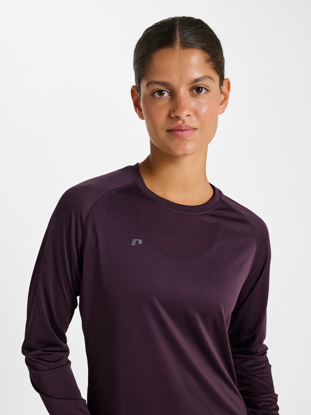 nwlBEAT W T-SHIRT L/S, PLUM PERFECT, model