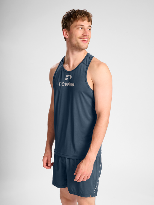 nwlBEAT SINGLET, MIDNIGHT NAVY, model