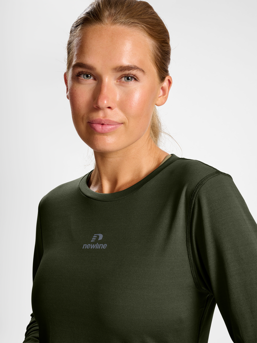 nwlBEAT POLY LS TEE WOMAN, BELUGA, model