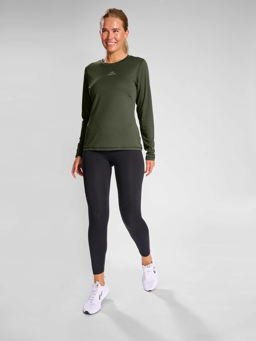 nwlBEAT POLY LS TEE WOMAN, BELUGA, model