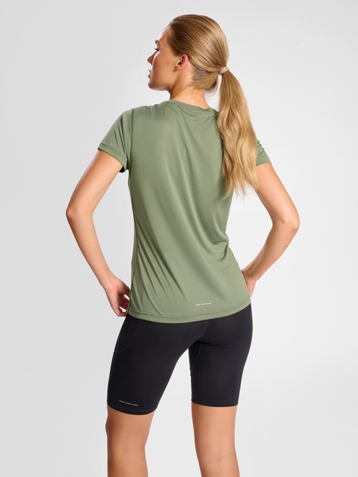 nwlBEAT TEE WOMAN, DEEP LICHEN GREEN, model