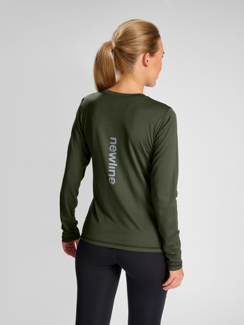 nwlBEAT POLY LS TEE WOMAN, BELUGA, model