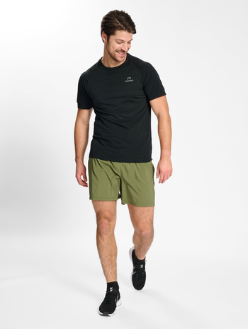 nwlRIVERSIDE SEAMLESS T-SHIRT S/S MEN, BLACK, model