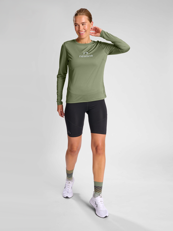 nwlBEAT LS TEE WOMAN, DEEP LICHEN GREEN, model