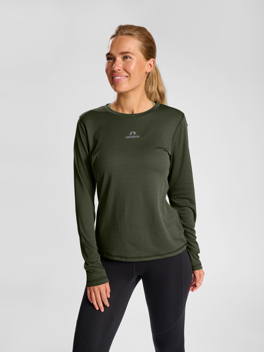 nwlBEAT POLY LS TEE WOMAN, BELUGA, model